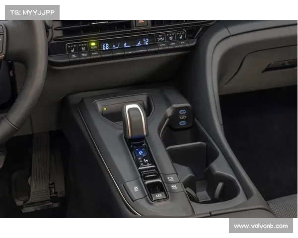 全新皇冠曝光:前驱+CVT,实质就是换壳凯美瑞? 全新皇冠曝光:前驱+CVT,实质就是换壳凯美瑞?